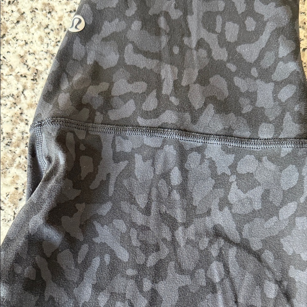 Lululemon Align High Rise Black/Gray Camo Deep Coal Multi  Sz6 Crop 21" - Picture 11 of 11